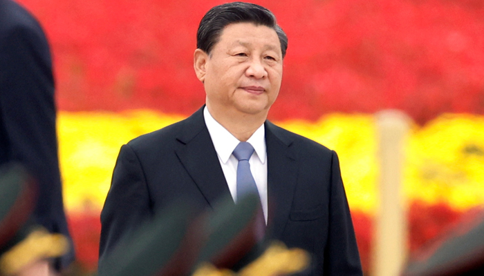 چین کے صدر شی جن پنگ 30 ستمبر 2021 کو بیجنگ، چین میں یوم شہدا کے موقع پر تیانمن اسکوائر پر عوامی ہیروز کی یادگار پر ایک تقریب کے لیے پہنچے۔ — رائٹرز
