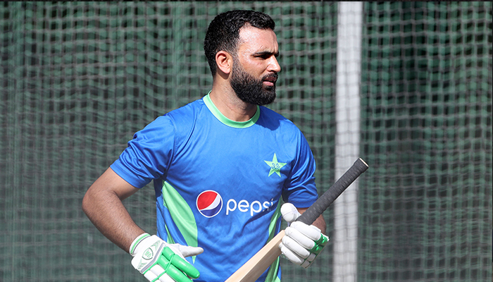 Pakistans Fakhar Zaman (right) drinks water during the net practice session at the Melbourne Cricket Ground on October 21, 2022, in Melbourne. — AFP