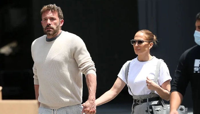 Jennifer Lopez, Ben Affleck enjoy cowboy hat shopping ahead of Halloween