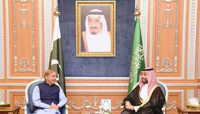 Prime Minister Shehbaz Sharif (L) and Crown Prince and Prime Minister of Saudi Arabia Mohammad Bin Salman. — PM Office