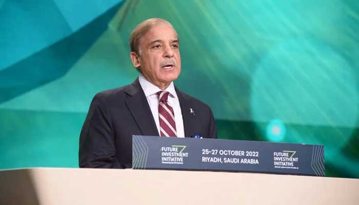 PM Shehbaz eyes int'l investment, deems Pakistan 'ripe' for market innovation - Financeupdates 1 Prime Minister Shehbaz Sharif addresses the Future Investment Initiative Summit on October 25, 2022. — PID/File