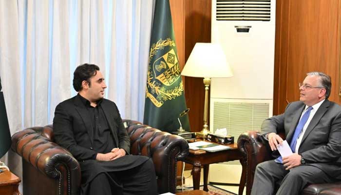 Foreign Minister Bilawal Bhutto-Zardari (L) andUS ambassador to Pakistan Donald Blome. — Foreign Office