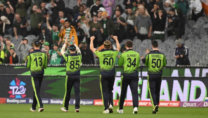 Ireland´s players celebrate their win with fans during the ICC men´s Twenty20 World Cup 2022 cricket match between England and Ireland at Melbourne Cricket Ground (MCG) on October 26, 2022 in Melbourne.— AFP