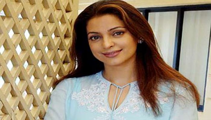 Juhi Chawla calls Raveena Tandon girl with a big heart in birthday wish