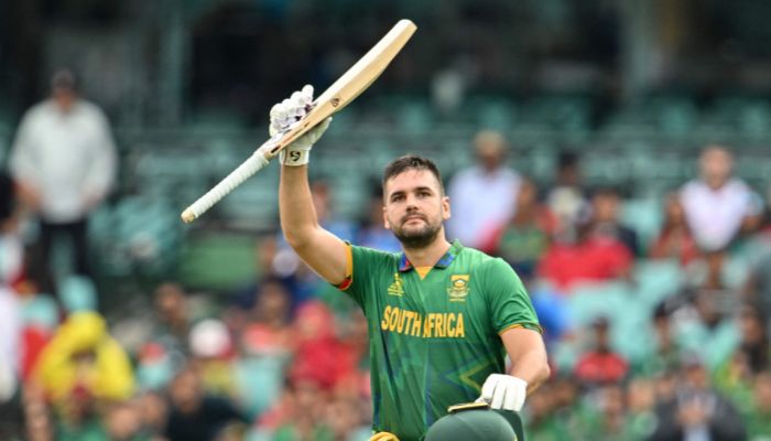 South Africa´s Rilee Rossouw celebrates reaching a century (100 runs) during the ICC men´s Twenty20 World Cup 2022 cricket match between South Africa and Bangladesh at the Sydney Cricket Ground in Sydney on October 27, 2022.— AFP