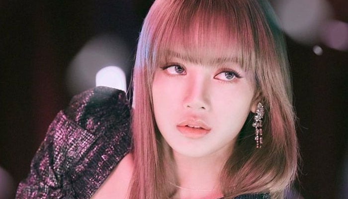 BLACKPINK Lisa hits 1 billion streams on Spotify