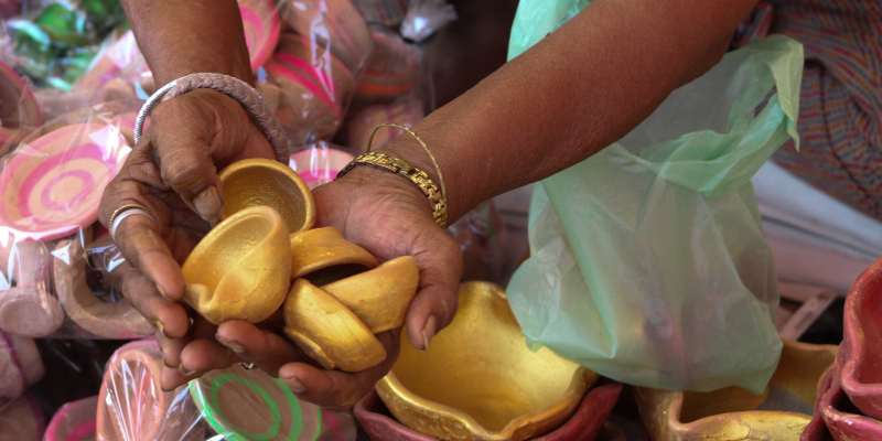 A female vendor sells diyas made of clay. — Photo by author