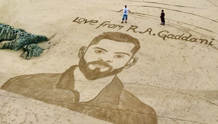 The drawing of Kohlis face on sand.— Twitter