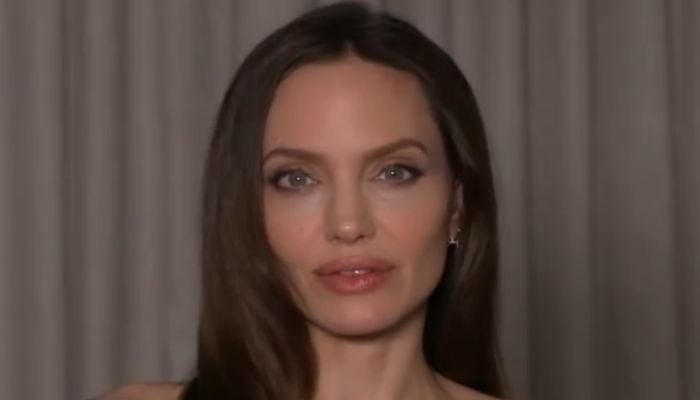 Angelina Jolie mengungkapkan solidaritas dengan wanita Iran