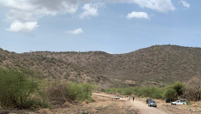 Law enforcement agents take a look at the dirt road that leads to the farmhouse Arshad Sharifs body was taken by his driver Khurram Ahmed.—Jang/Geo Exclusive