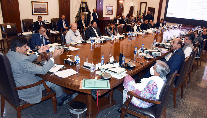وزیراعلیٰ سندھ مراد علی شاہ 31 اکتوبر 2022 کو وزیراعلیٰ ہاؤس میں کابینہ کے اجلاس کی صدارت کررہے ہیں۔ — Twitter/CMHouse