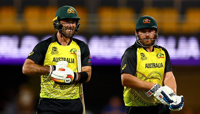 Finch yang sakit lima puluh membantu Australia mengalahkan Irlandia di Piala Dunia T20