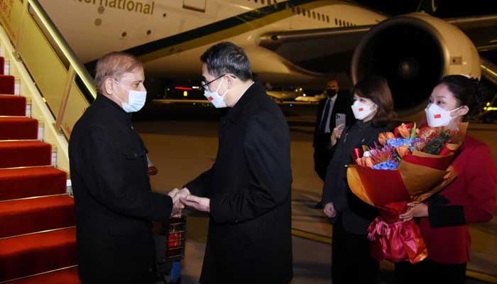 PM Shehbaz Sharif is greeted by his Chinese counterpartLi Keqiang at theBeijing Capital Airport. — PTV