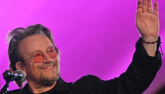 Vokalis U2 Bono merilis memoar ‘Menyerah