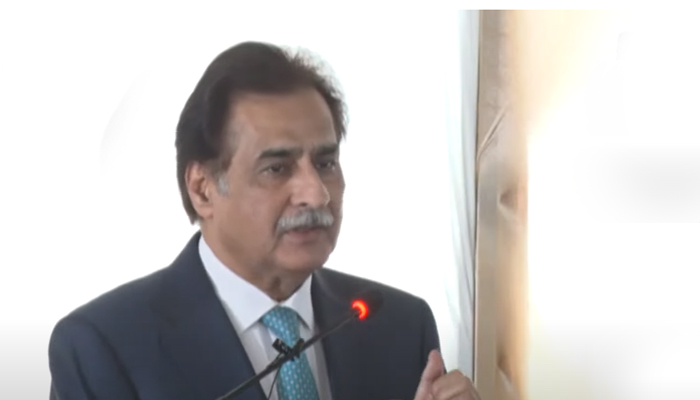 وزیر قانون ایاز صادق 2 نومبر 2022 کو اسلام آباد میں اسلام آباد ہائی کورٹ کی نئی تعمیر شدہ عمارت کے قانونی سہولت مرکز کی افتتاحی تقریب سے خطاب کر رہے ہیں۔ — YouTube/PTVNewsLive