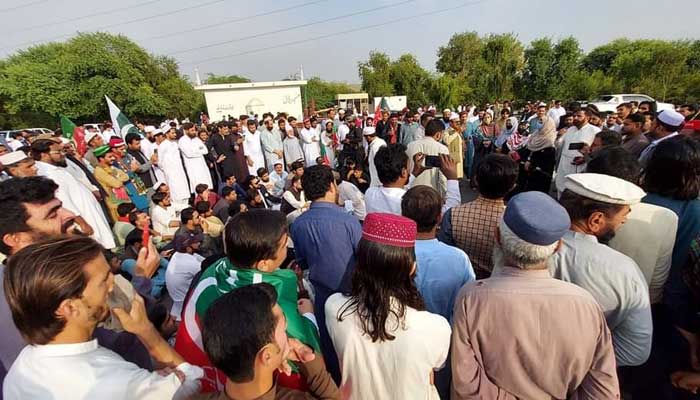 PTIs workers and supporters are protesting in Kohat under the leadership of Zia Bangash. — PTI Khyber Pakhtunkhwa/@PTIKPOfficial