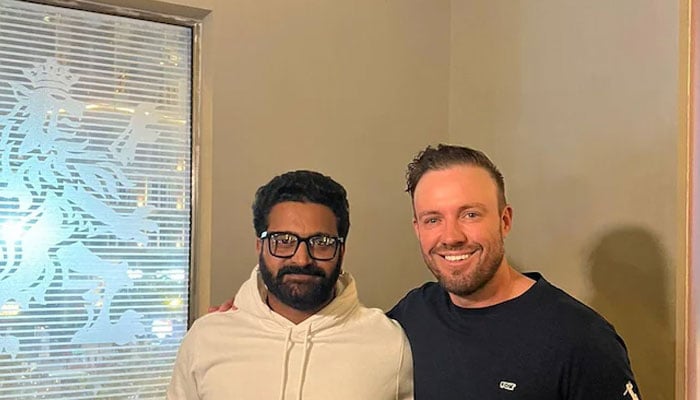 Cricketer AB de Villiers recently met Kantara actor Rishabh Shetty