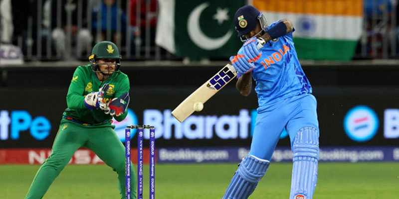 India´s Suryakumar Yadav plays a shot during their ICC men´s Twenty20 World Cup match against South Africa at the Perth Stadium on October 30, 2022. AFP