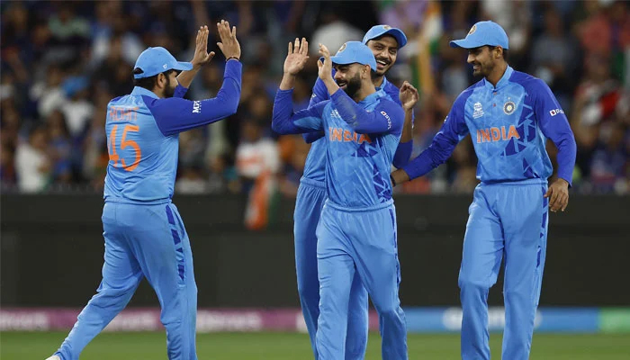 Pakistan akan menghadapi Selandia Baru di semifinal setelah India mengalahkan Zimbabwe