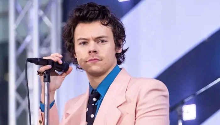 Harry Styles menunda konser LA hingga Januari 2023