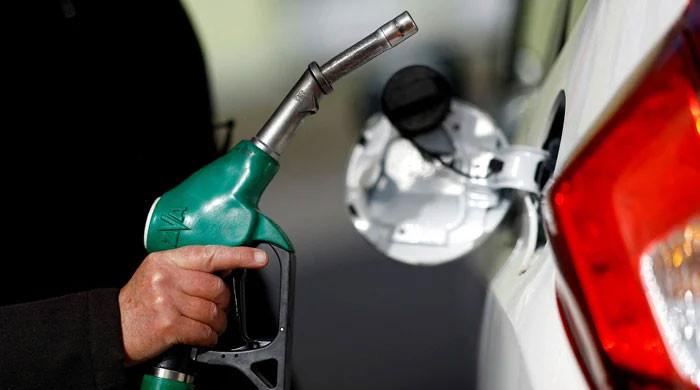 Oil industry foresees petrol and diesel shortage, warns OGRA Oil industry foresees petrol and diesel shortage, warns OGRA