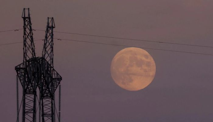 A full moon rises behind an electricity pylon with high-voltage power lines, amid Russia’s attack on Ukraine, in Dnipropetrovsk region, Ukraine November 7, 2022.— Reuters