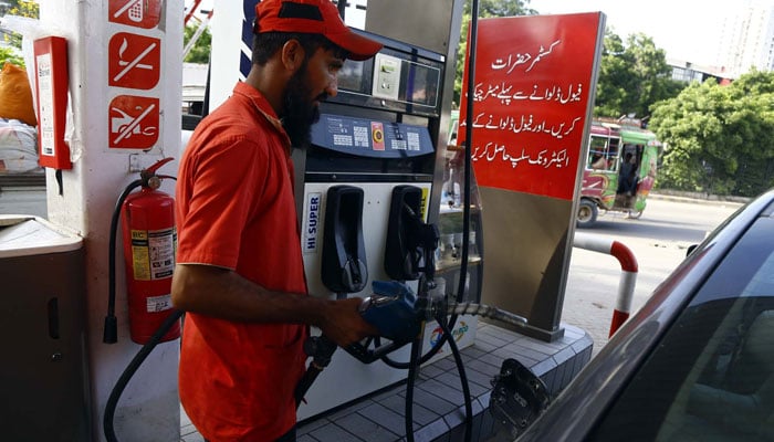 Fuel station worker filling petrol in vehicle, at Fuel Station in Karachi on Thursday, September 01, 2022. — PPI/File