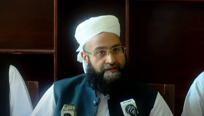 Hafiz Tahir Ashrafi addressing a press conference. — YouTube/HumNewsLive