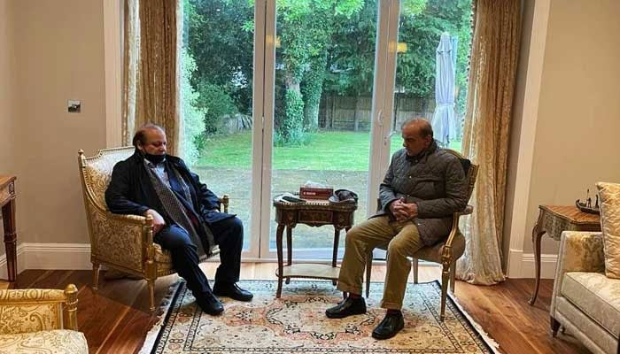 PML-N supremo Nawaz Sharif speaking to his younger brother, Prime Minister Shehbaz Sharif in London. — Twitter/ PML-N