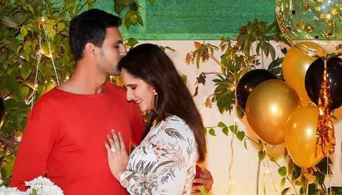 With divorce rumours rife, what do Shoaib Malik's social media bios say about Sania Mirza? - Vimarsana News