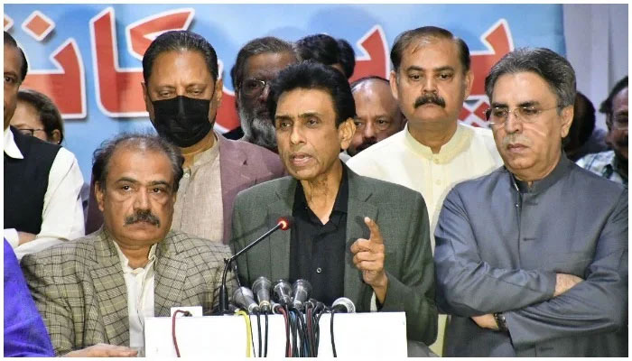 MQM-P Convener Khalid Maqbool Siddiqui addresses a press conference. Photo: Twitter/ @MQMPKOfficial