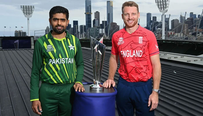 Pakistan skipper Babar Azam (left) and England skipper Jos Buttler (right) pictured with the T20 World Cup trophy at the rooftop of the Melbourne Cricket Ground. — ICC
