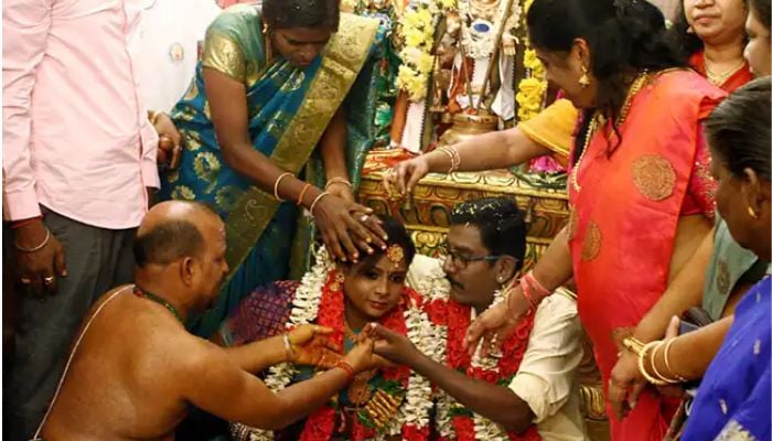 Mahendran and Deepa, recovered patients at IMH, Chennai, India, get married.— NDTV video screengrab