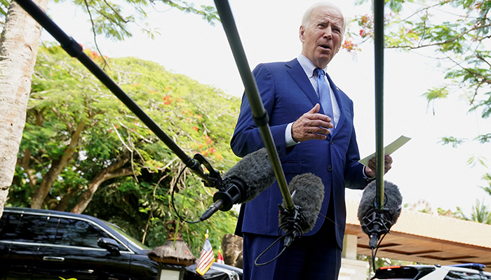 Presiden AS Joe Biden berbicara kepada media setelah dugaan ledakan rudal Rusia di Polandia, di Bali, Indonesia, 16 November 2022. — Reuters