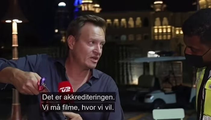 Pejabat Qatar mengancam akan menghancurkan kamera reporter Denmark saat mengudara