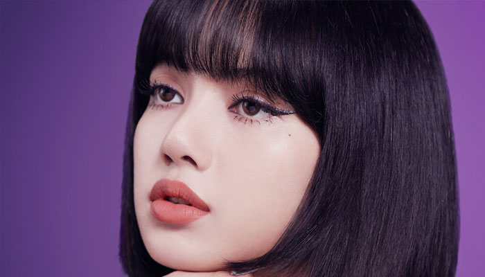 BLACKPINK Lisa wins BLINKS hearts by doing this one special thing