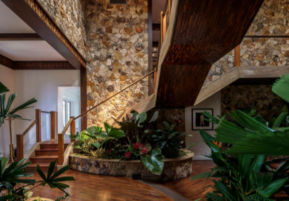 Joe Jonas, Sophie Turner are selling their Miami mansion