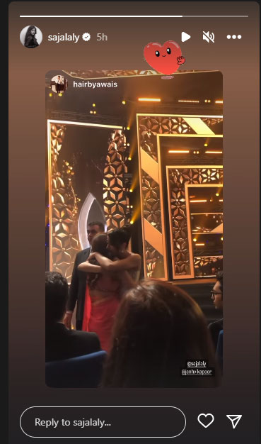 Viral: Sajal Aly warmly hugs Sridevi daughter Janhvi Kapoor at Award ceremony