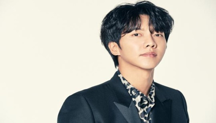 Korean artist Lee Seung accuses his agency of not paying him since 2004