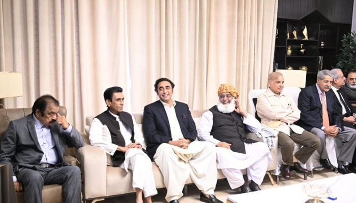 (L to R) Interior Minister Rana Sanaullah, MQM-P Convener Khalid Maqbool Siddiqui, Foreign Minister Bilawal Bhutto-Zardari, JUI-F chief Maulana Fazlur Rehman, and Prime Minister Shehbaz Sharif can be seen at a gathering in this undated photo. — Twitter/File