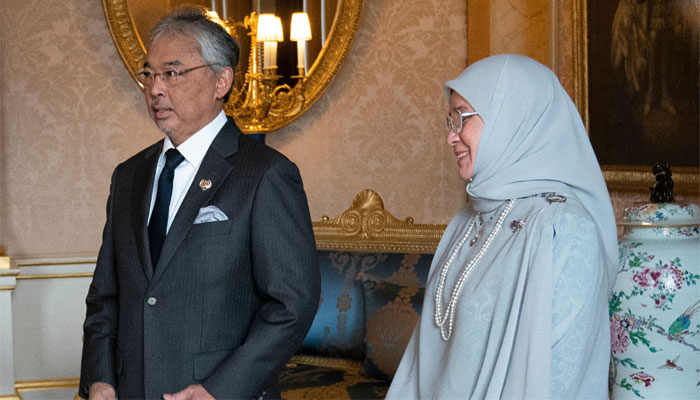 Malaysia king calls meeting of royals to break political deadlock