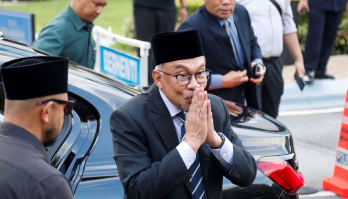 Malaysias opposition leader Anwar Ibrahim attends a news conference outside the National Palace, in Kuala Lumpur, Malaysia November 22, 2022.— Reuters