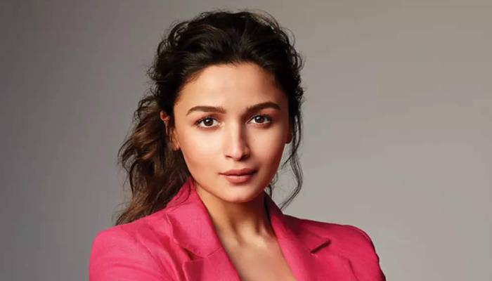 Alia Bhatt elaborates on facing scrutiny in Bollywood amid fame