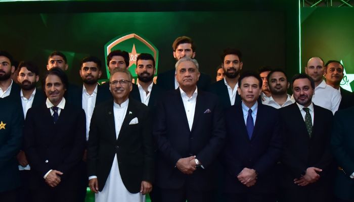 President Dr Arif Alvi and the COAS met the World Cup T20 squad at a local hotel.— Twitter