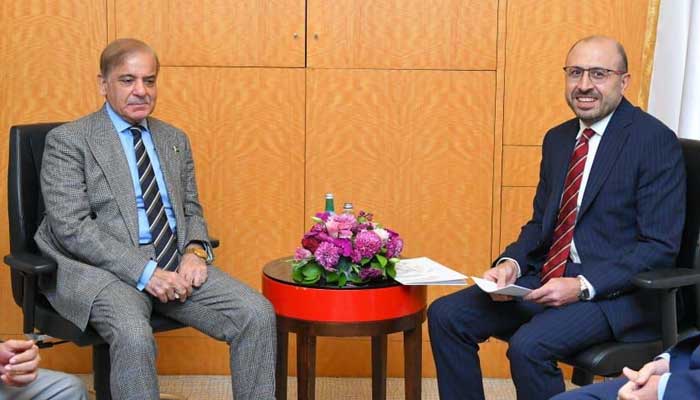 Economic Cooperation Organization Trade and Development Bank President Yalcin Yuksel (R) calls on Prime Minister Shehbaz Sharif (L). — PID