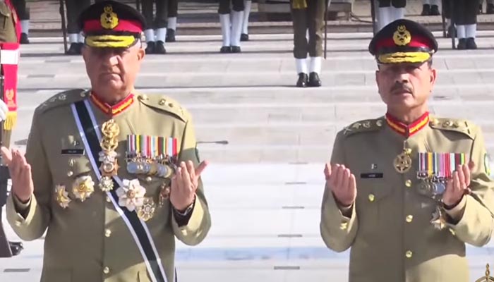 Gen Qamar Javed Bajwa at the Yadgar-e-Shuhda for the last time as chief of army staff with his successor Gen Asim Munir during a ceremony at the General Headquarters in Rawalpindi, on November 29, 2022. — Screengrab/PTV