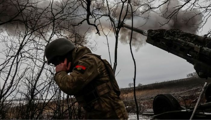 A Ukrainian service member covers his ears as a shell is fired from an M777 Howitzer at a front line, amid Russias attack on Ukraine, in Donetsk Region, Ukraine November 23, 2022.— Reuters