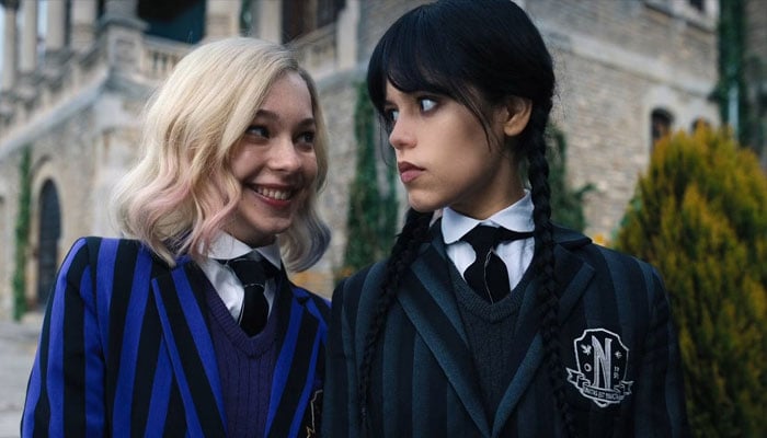 Enid Sinclair (Emma Myers) e Wandinha Addams (Jenna Ortega) podem viver  romance na 2ª temporada de Wandinha - Purebreak