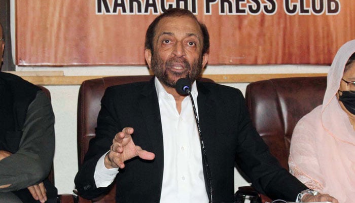 Former MQM Convener Farooq Sattar addressing a press conference in this undated photo. — PPI/File