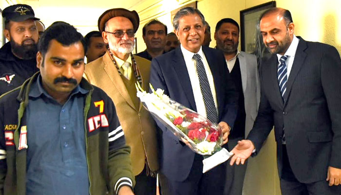 Senior officials of the Ministry of Law and Justice welcome Azam Nazeer Tarar upon assuming charge as Law minister again. — Radio Pakistan